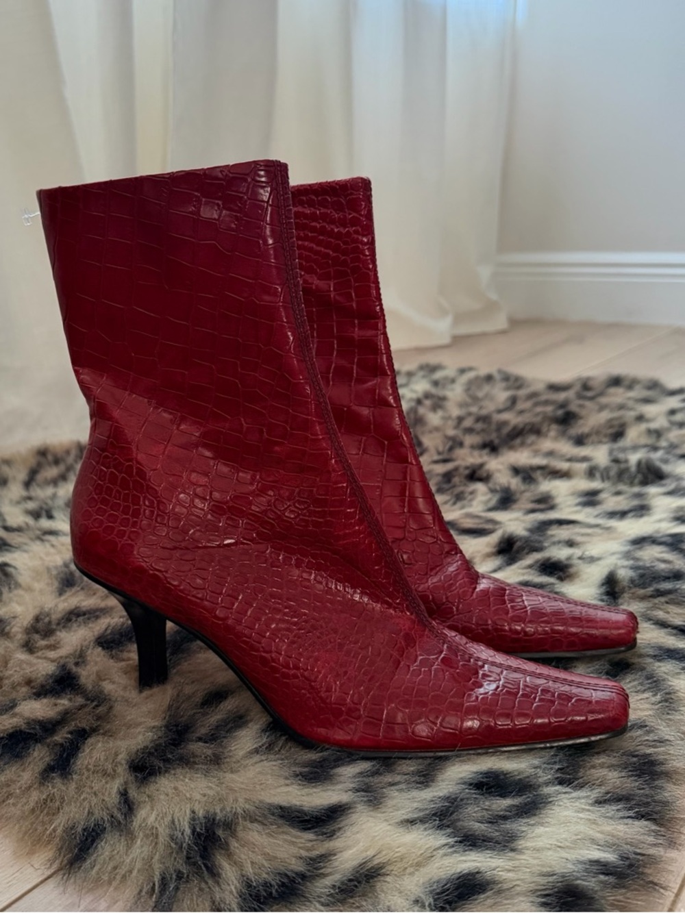 Antonio Melani Women's Red Crocodile Embossed Pointed Toe Ankle Boots size 8